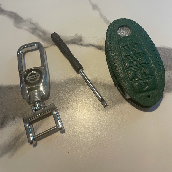 Nissan Other - NISSAN KEYCHAIN SILVER AND KEY FOB COVER GREEN